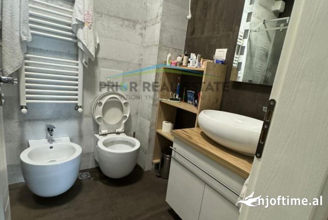 Shtepi ne shitje Apartament ne Tirane, 2+1, Mobilimi E mobiluar, Pagesa 206,000  Euro.