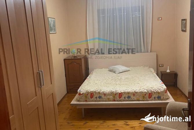 Shtepi ne shitje Apartament ne Tirane, 3+1, Mobilimi E mobiluar, Pagesa 14,000,000  Leke.