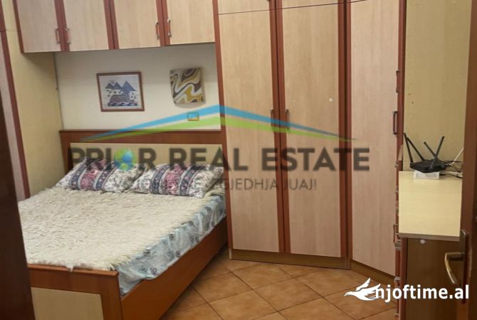 Shtepi ne shitje Apartament ne Tirane, 3+1, Mobilimi E mobiluar, Pagesa 14,000,000  Leke.