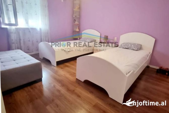 Shtepi me qera Apartament ne Tirane, 3+1, Mobilimi E mobiluar, Pagesa 900  Euro.