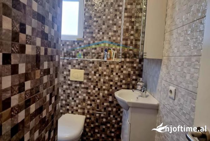 Shtepi me qera Apartament ne Tirane, 3+1, Mobilimi E mobiluar, Pagesa 900  Euro.