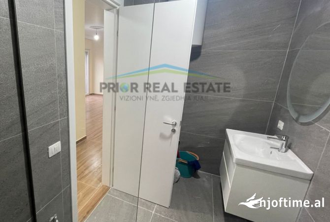 Shtepi ne shitje Apartament ne Tirane, 2+1, Mobilimi Bosh, pa mobiluar, Pagesa 110,000  Euro.