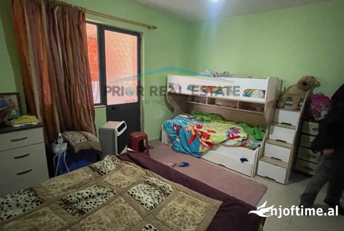 Shtepi ne shitje Apartament ne Tirane, 4+1, Mobilimi Bosh, pa mobiluar, Pagesa 250,000  Euro.