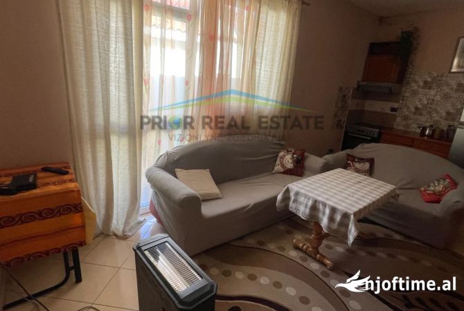 Shtepi ne shitje Apartament ne Tirane, 4+1, Mobilimi Bosh, pa mobiluar, Pagesa 250,000  Euro.