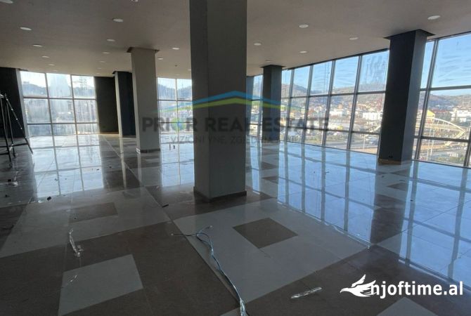 Ambient biznesi me qera 3+1 ne Tirane - 2,625 Euro