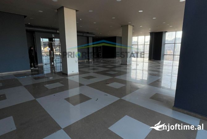 Qira, Ambient per Showroom, Autostrada Tirane-Durres , 3.5Euro / m2