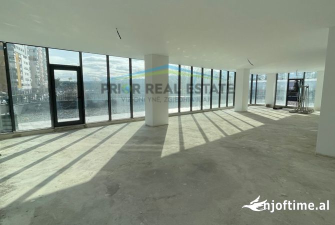 Ambient biznesi me qera 3+1 ne Tirane - 4,500 Euro