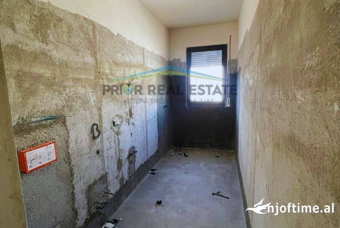Shtepi ne shitje Apartament ne Tirane, 2+1, Mobilimi Bosh, pa mobiluar, Pagesa 178,000  Euro.