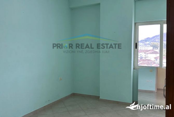 Shtepi ne shitje Apartament ne Tirane, 1+1, Mobilimi Bosh, pa mobiluar, Pagesa 80,000  Euro.