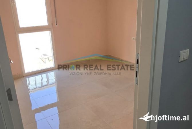 Shtepi ne shitje Apartament ne Tirane, 1+1, Mobilimi Bosh, pa mobiluar, Pagesa 193,000  Euro.