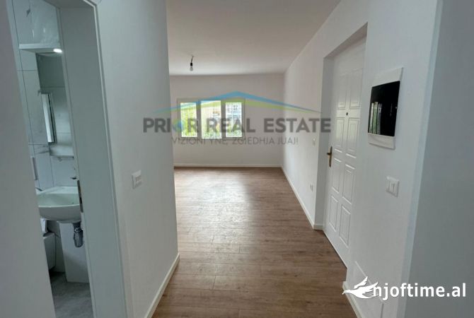 Shtepi ne shitje Apartament ne Tirane, 1+1, Mobilimi Bosh, pa mobiluar, Pagesa 75,000  Euro.