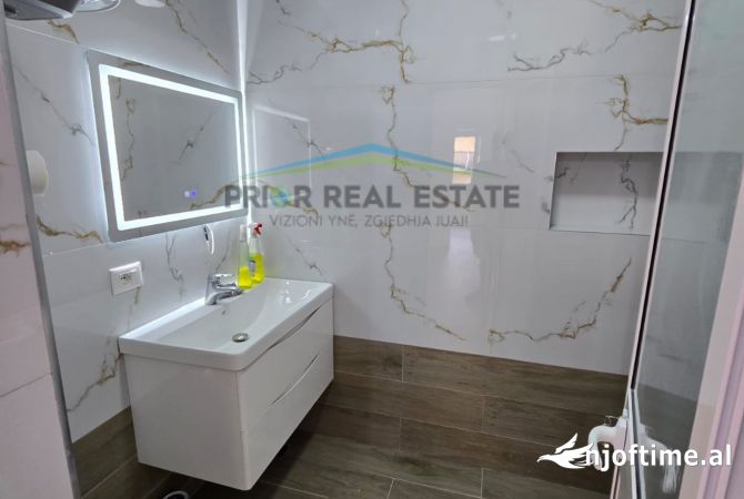 Shtepi ne shitje Apartament ne Tirane, 2+1, Mobilimi Bosh, pa mobiluar, Pagesa 210,000  Euro.