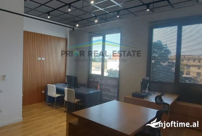 Ambient biznesi ne shitje 3+1 ne Tirane - 126,600 Euro