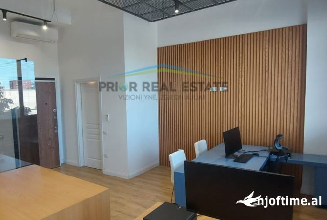 Ambient biznesi ne shitje 3+1 ne Tirane - 126,600 Euro