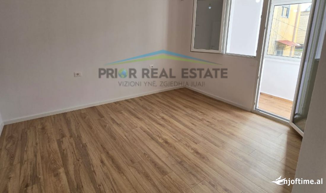 Shtepi ne shitje Apartament ne Tirane, 2+1, Mobilimi Bosh, pa mobiluar, Pagesa 129,000  Euro.