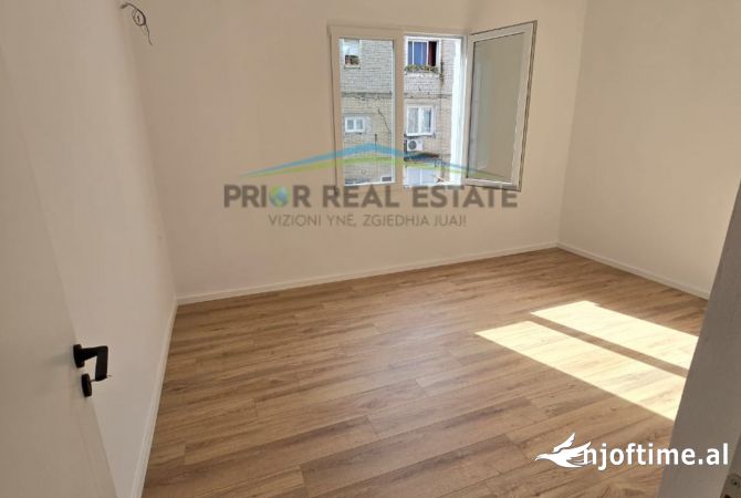 Shtepi ne shitje Apartament ne Tirane, 2+1, Mobilimi Bosh, pa mobiluar, Pagesa 129,000  Euro.