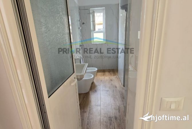 Shtepi ne shitje Apartament ne Tirane, 2+1, Mobilimi Bosh, pa mobiluar, Pagesa 129,000  Euro.