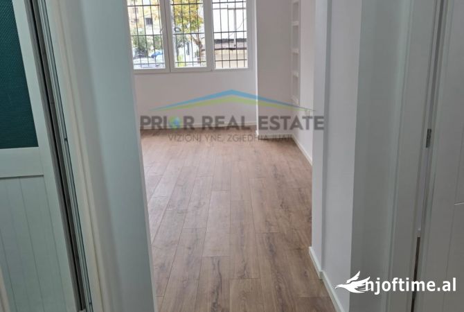 Shtepi ne shitje Apartament ne Tirane, 2+1, Mobilimi Bosh, pa mobiluar, Pagesa 120,000  Euro.