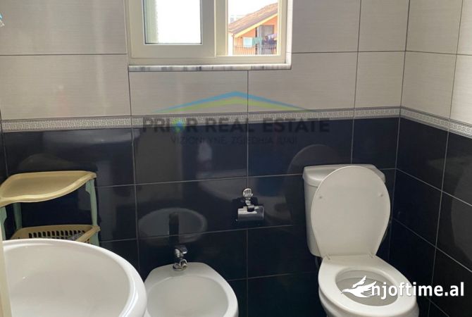 Shtepi me qera Apartament ne Tirane, 1+1, Mobilimi E mobiluar, Pagesa 40,000  Leke.