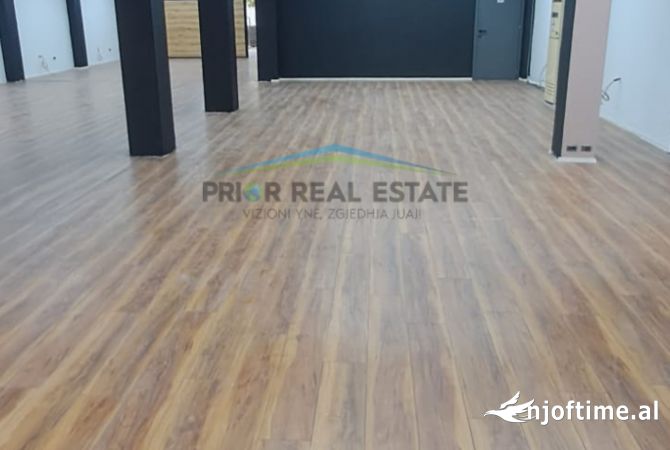 Ambient biznesi me qera 3+1 ne Tirane - 2,500 Euro