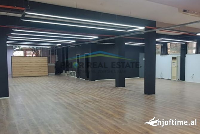 Ambient biznesi me qera 3+1 ne Tirane - 2,500 Euro