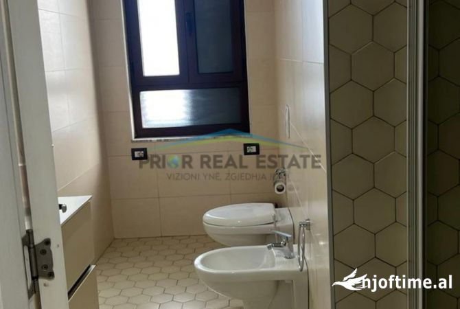 Shtepi me qera Apartament ne Tirane, 2+1, Mobilimi E mobiluar, Pagesa 900  Euro.