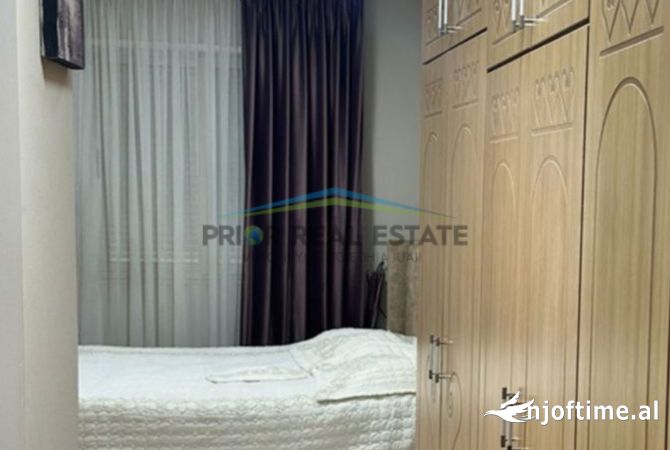 Shtepi me qera Apartament ne Tirane, 3+1, Mobilimi E mobiluar, Pagesa 800  Euro.