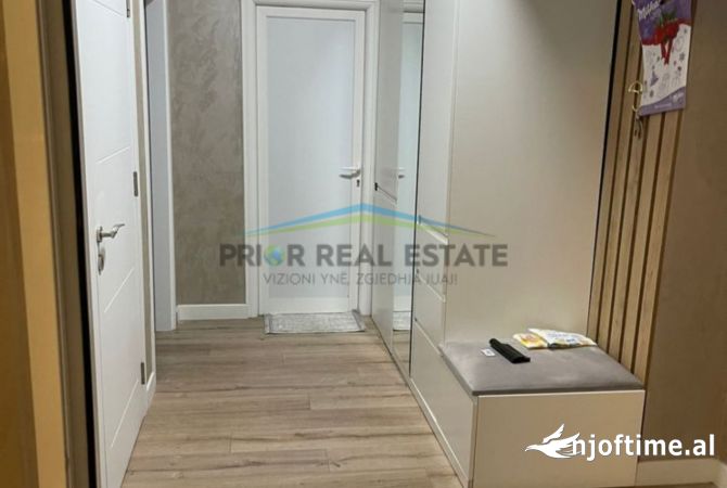 Shtepi me qera Apartament ne Tirane, 3+1, Mobilimi E mobiluar, Pagesa 800  Euro.