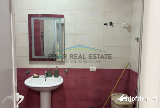 Shtepi me qera Apartament ne Tirane, 3+1, Mobilimi E mobiluar, Pagesa 800  Euro.