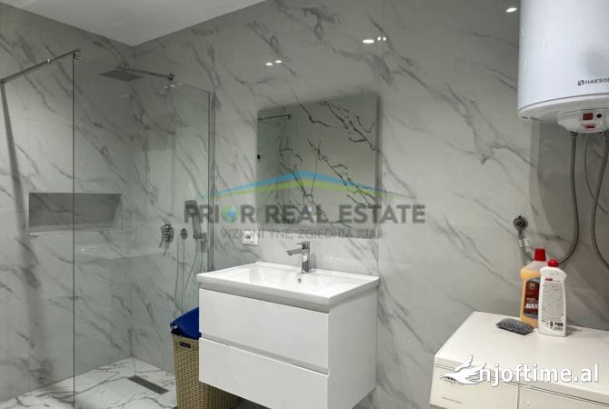 Shtepi me qera Apartament ne Tirane, 2+1, Mobilimi E mobiluar, Pagesa 800  Euro.