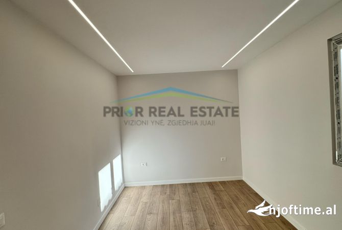 Shtepi ne shitje Apartament ne Tirane, 1+1, Mobilimi Bosh, pa mobiluar, Pagesa 125,000  Euro.