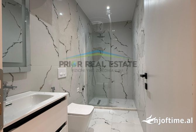 Shtepi ne shitje Apartament ne Tirane, 1+1, Mobilimi Bosh, pa mobiluar, Pagesa 125,000  Euro.