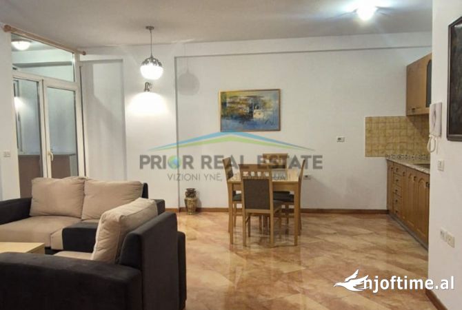 Ambient biznesi me qera 3+1 ne Tirane - 1,400 Euro