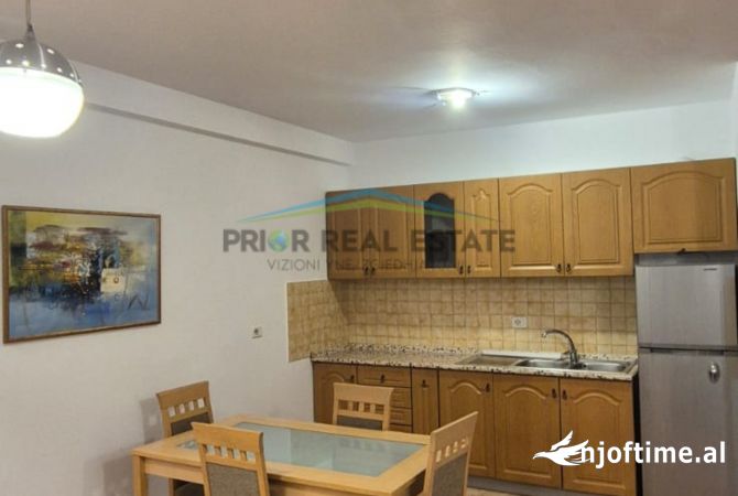 Jepet me Qira Apartament 3+1+2+Post Parkimi per Zyra, ish Ekspozita 1,400 Euro/muaj