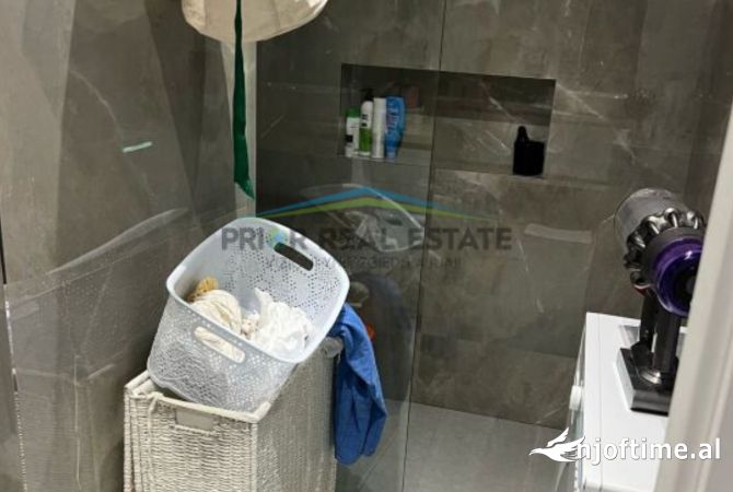 Shtepi me qera Apartament ne Tirane, 3+1, Mobilimi E mobiluar, Pagesa 1,200  Euro.