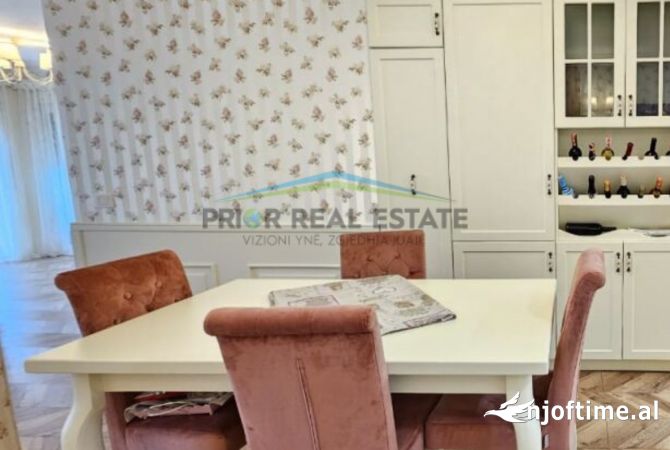 Shtepi me qera Apartament ne Tirane, 2+1, Mobilimi E mobiluar, Pagesa 1,000  Euro.