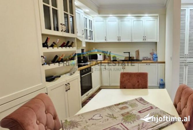 Shtepi me qera Apartament ne Tirane, 2+1, Mobilimi E mobiluar, Pagesa 1,000  Euro.