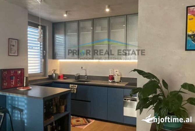 Shtepi me qera 3+1 ne Tirane - 2,000 Euro