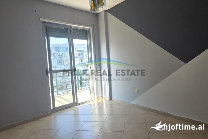 Shtepi ne shitje Apartament ne Tirane, 2+1, Mobilimi E mobiluar, Pagesa 208,000  Euro.