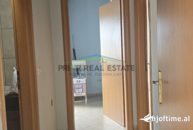 Shtepi ne shitje Apartament ne Tirane, 2+1, Mobilimi E mobiluar, Pagesa 208,000  Euro.