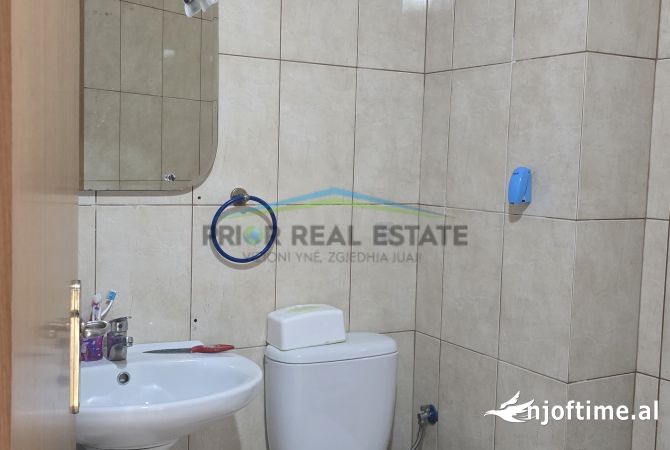 Shtepi ne shitje Apartament ne Tirane, 2+1, Mobilimi E mobiluar, Pagesa 208,000  Euro.