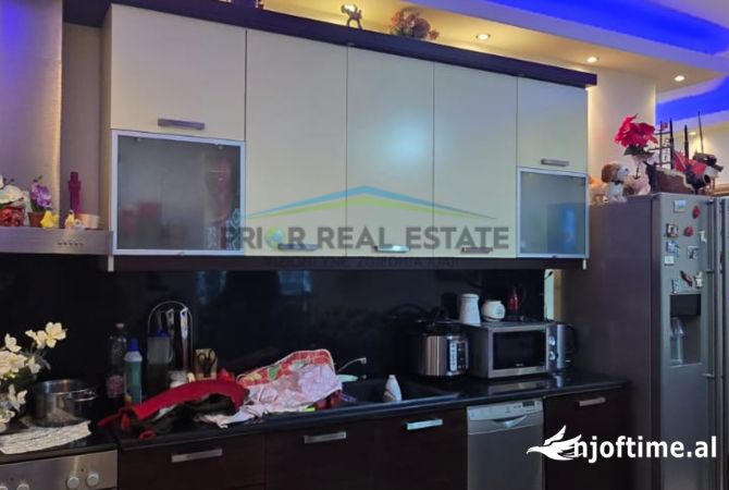 Shtepi me qera Apartament ne Tirane, 2+1, Mobilimi E mobiluar, Pagesa 500  Euro.