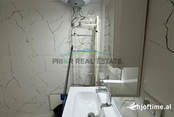 Shtepi me qera Apartament ne Tirane, Garsoniere, Mobilimi E mobiluar, Pagesa 450  Euro.