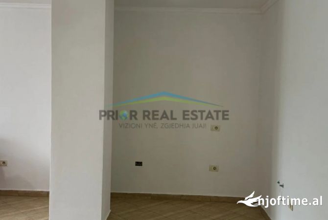Shtepi ne shitje Apartament ne Tirane, 1+1, Mobilimi Bosh, pa mobiluar, Pagesa 93,000  Euro.