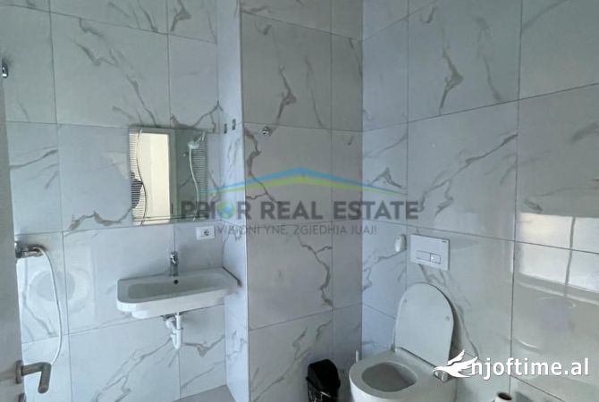 Shtepi ne shitje Apartament ne Tirane, 1+1, Mobilimi E mobiluar, Pagesa 105,600  Euro.