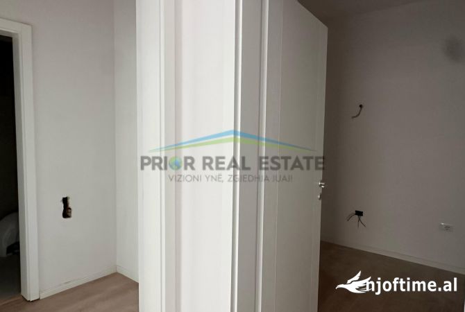 Shtepi ne shitje Apartament ne Tirane, 1+1, Mobilimi Bosh, pa mobiluar, Pagesa 195,000  Euro.