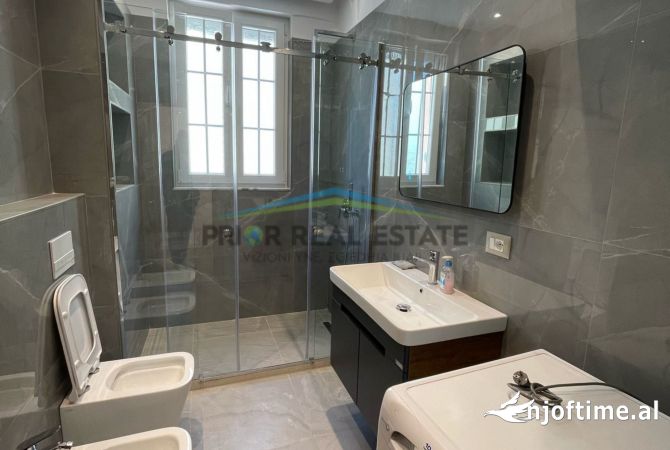 Shtepi me qera Apartament ne Tirane, 2+1, Mobilimi E mobiluar, Pagesa 700  Euro.