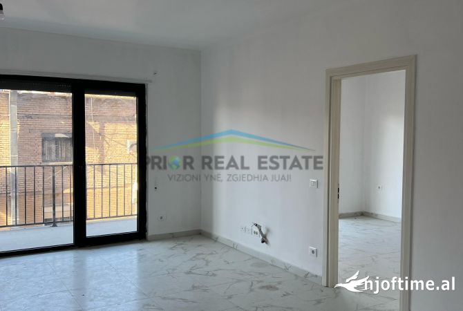 Ambient biznesi me qera 3+1 ne Tirane - 800 Euro