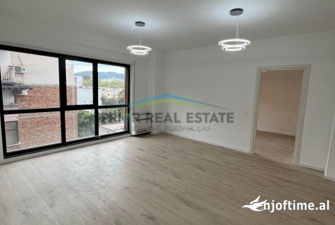 Ambient biznesi me qera 3+1 ne Tirane - 80,000 Leke