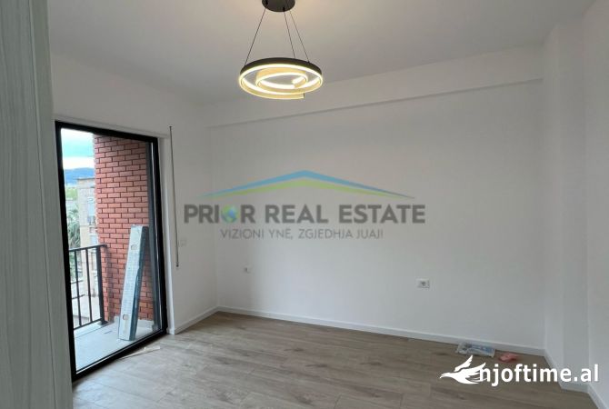 Ambient biznesi me qera 3+1 ne Tirane - 80,000 Leke